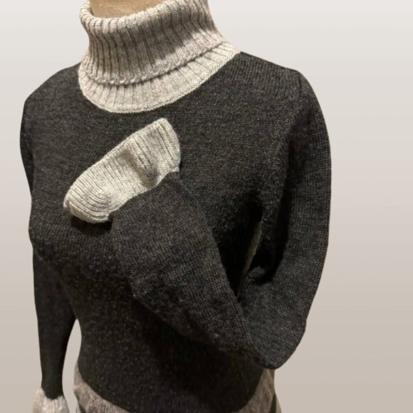 Beautiful Knitted Mini Sweater Dress - Size Small/Medium - Picture 9 of 10